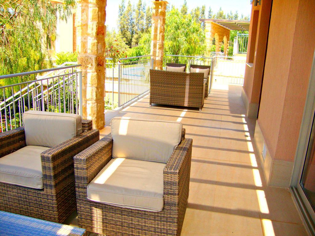 Villa Kartiela Sandy Beach Villas - Private Pool - Jacuzzi - Private Beach Area Polis エクステリア 写真