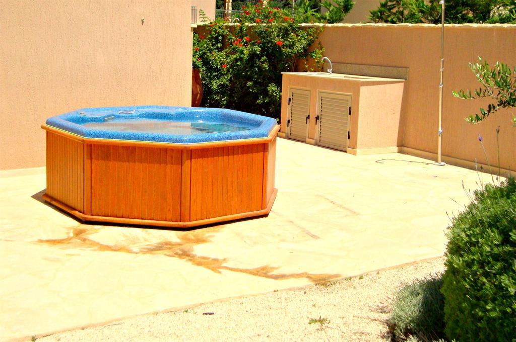 Villa Kartiela Sandy Beach Villas - Private Pool - Jacuzzi - Private Beach Area Polis エクステリア 写真